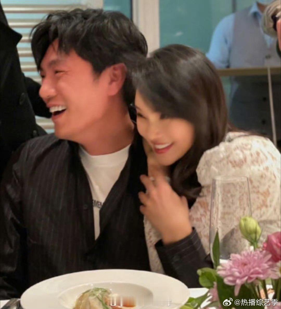 秦昊伊能静加盟辽视春晚 秦昊伊能静夫妻档，辽视春晚的惊喜嘉宾！1月27日，让我们