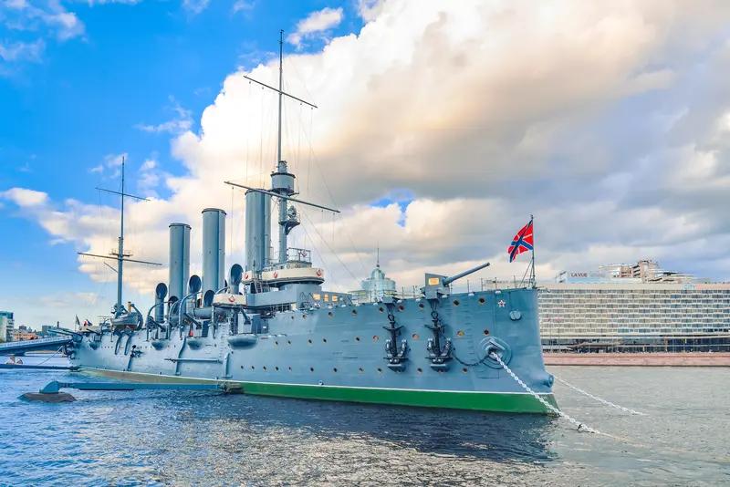 中国半个月改装2万吨“巡洋舰”，民用货轮武装化引全球关注

      甲板上6