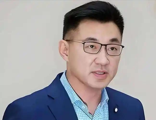 台“行政机构副负责人”江启臣发表声明，

6月4日，针对日本与菲律宾启动“专属经