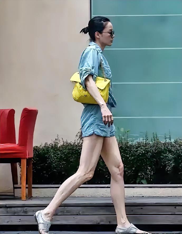 57岁仍能得到谢霆锋的悉心呵护与深情爱慕，也只有天后王菲能做到了。