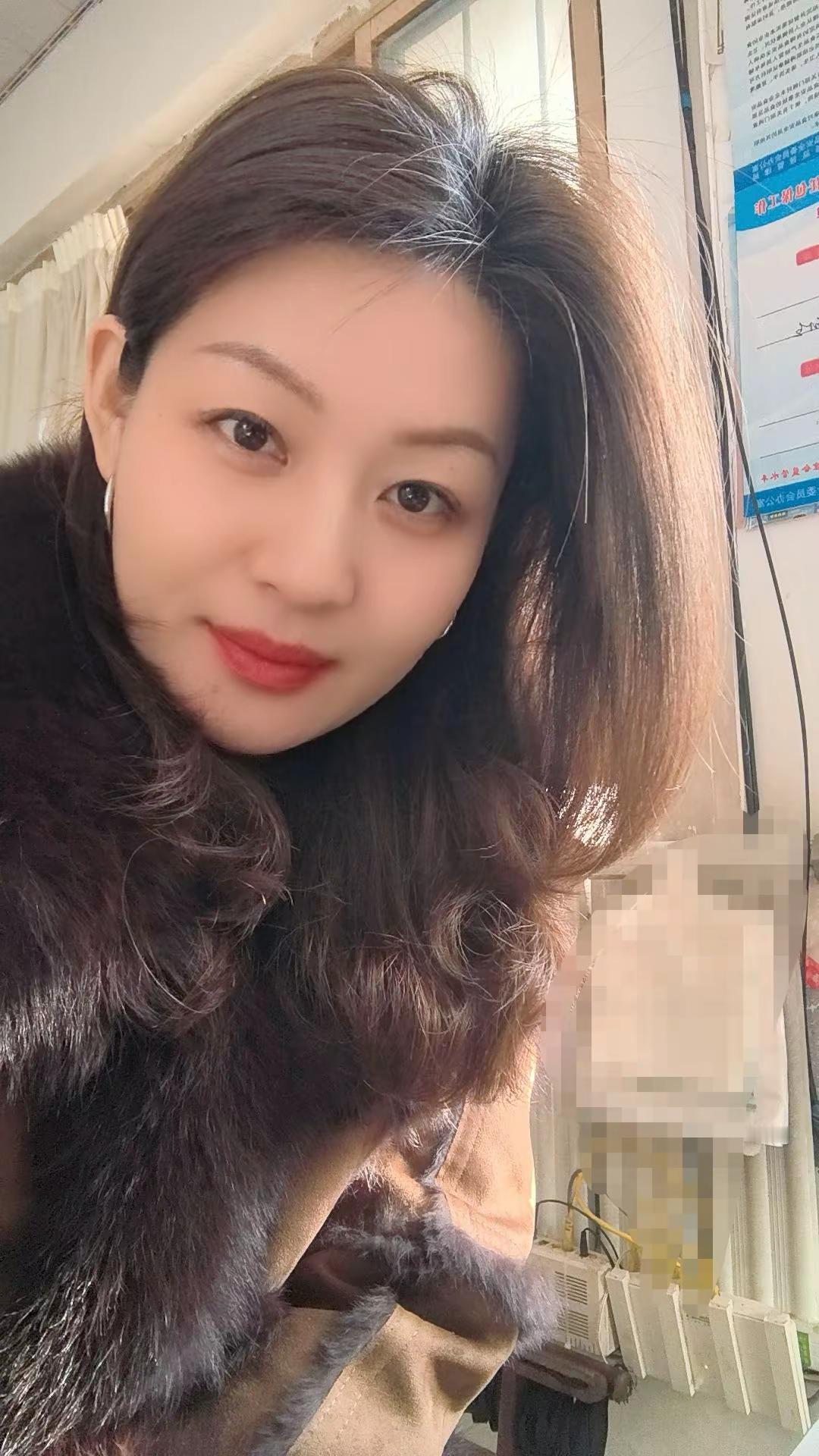 自己的生活，无需复杂，简单就好；自己的人生，无需繁华，开心就好！