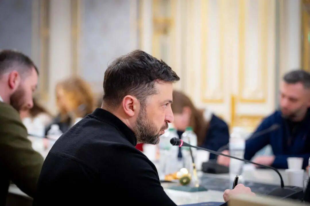 乌克兰总统泽连斯基近日在基辅接受采访时放出重磅消息：美国已将今年6月定为俄乌达成