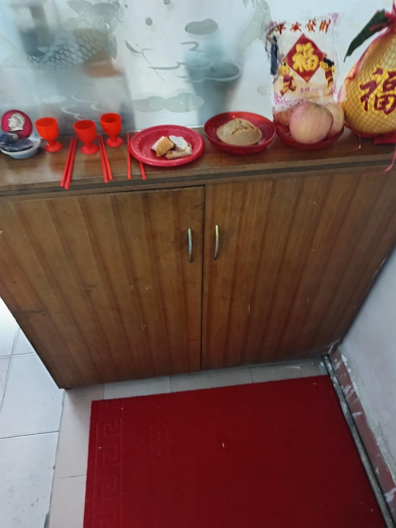 你敢相信吗？时间过得真的快，又到中元节了。
今晚又需要在街，撒花生，撒黄豆，烧纸