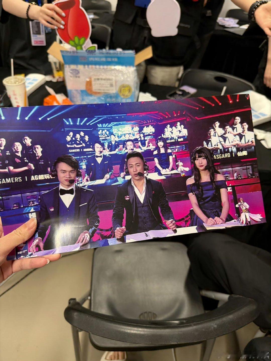 KPL解说席梦回十年前原来琪琪已经解说10年了吗？我还以为她是新人。 