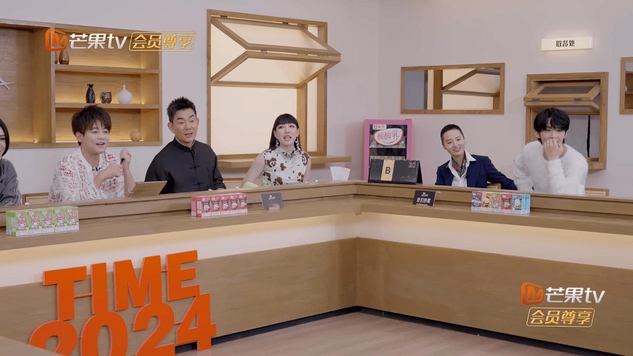 吴莫愁李霄云失散多年的姐妹  吴莫愁说自己小时候和李霄云一模一样，这么一看还真是