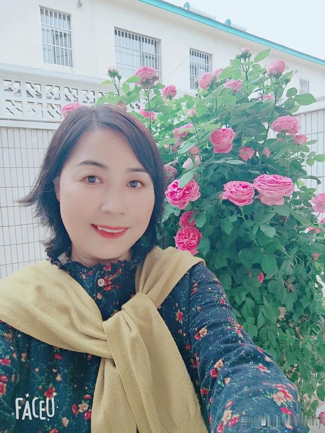 #上联：冰天雪地送冬去，诚邀下联#
我对下联: 轻风细雨迎春来