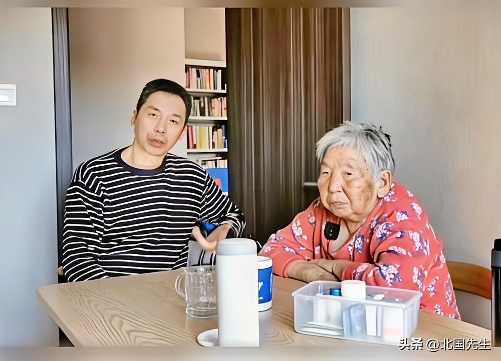 父母到了一定的年龄，对儿女是一种折磨，侍候老人之难，经历过的人才懂。

家里有失