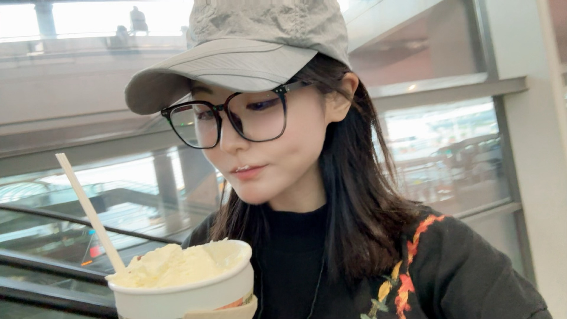 到南京啦！小雨🌧️好凉快～[awsl][awsl][awsl]茶颜悦色🥤超好