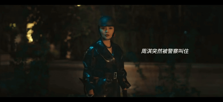 这谁还分得清徐冬冬还是海豹 哈哈哈哈哈哈你别说徐冬冬这个黑衣这个头盔，这样走过来