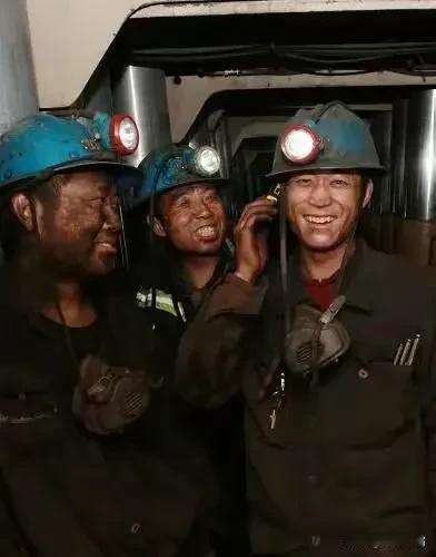 你愿意去煤矿上班么 
煤矿上班的工作可分为如下几类：
1、井下一线操作工，主要从