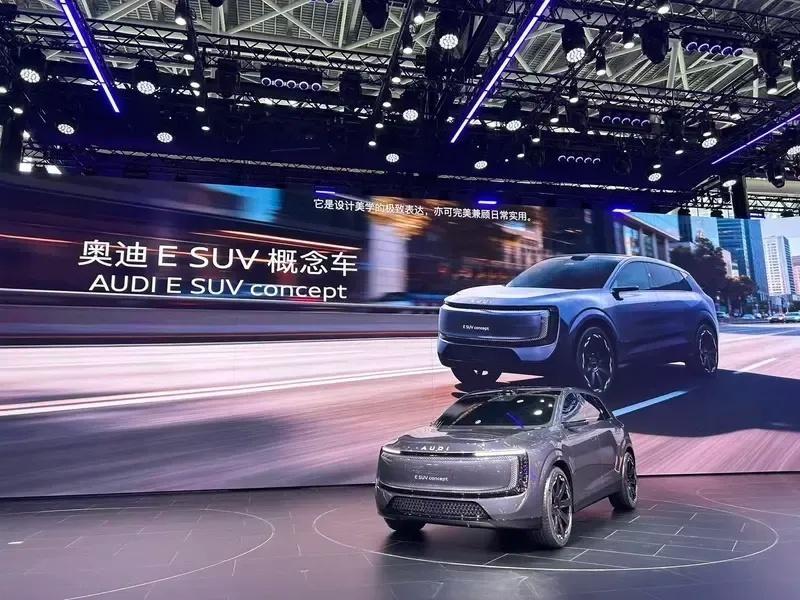 奥迪E SUV概念车的亮相，算是奥迪电动化转型中很实在的一步。它没玩太多虚的概念