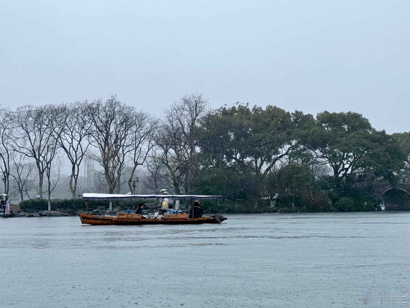 聊几种最近我高频听见的错误关系模式吧第一种：长期单向付出的关系我有个来咨询的客户