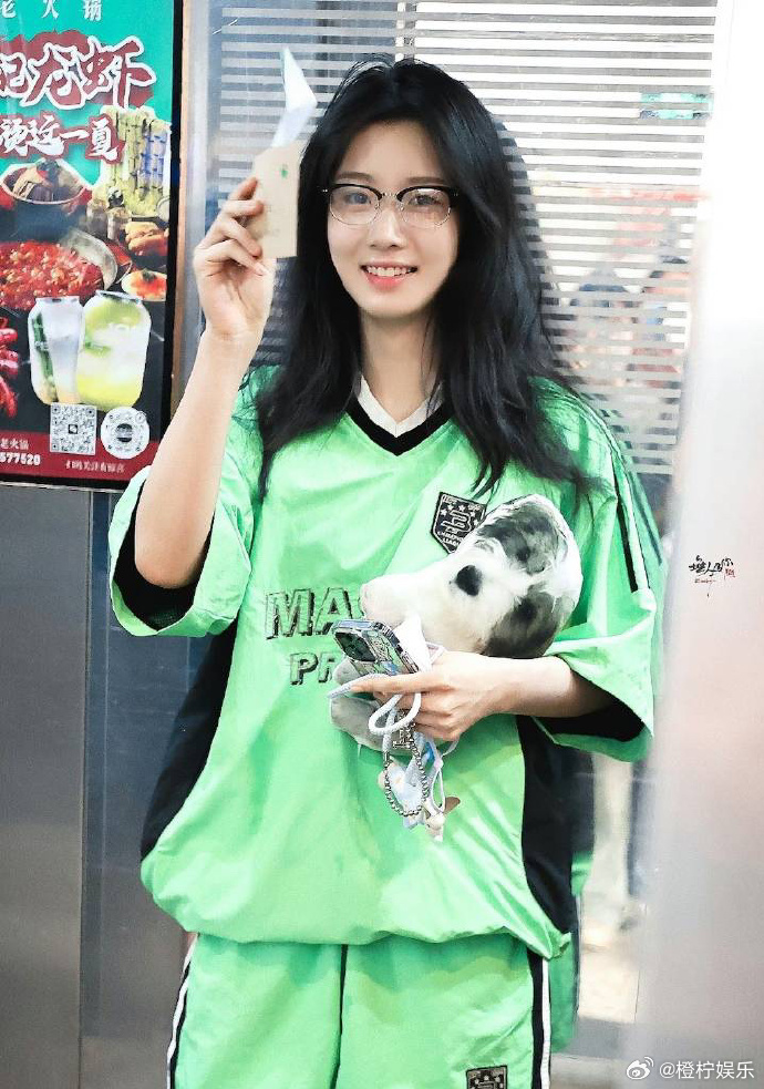 怎么感觉卢昱晓这有点模仿孙千的痕迹了？ ​​​