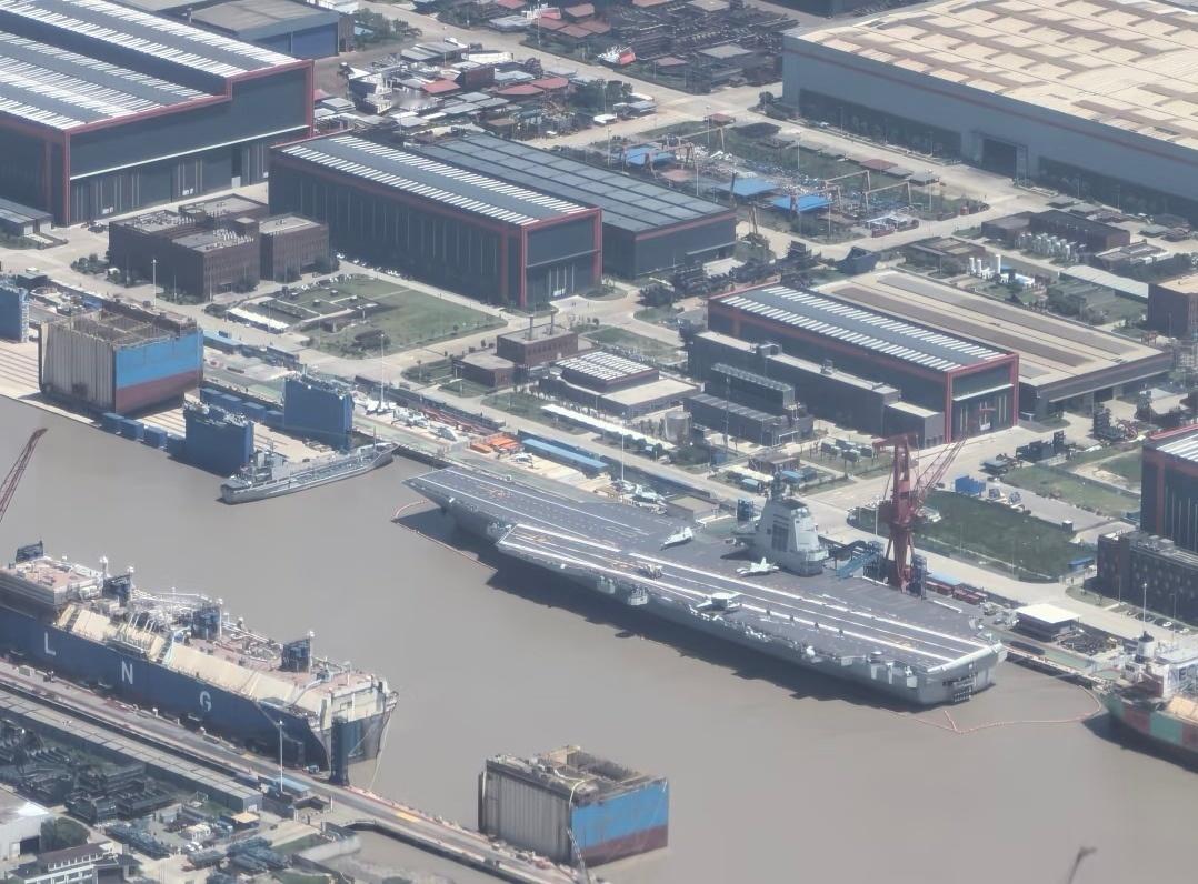 外网上的福建舰福建舰 ​​​