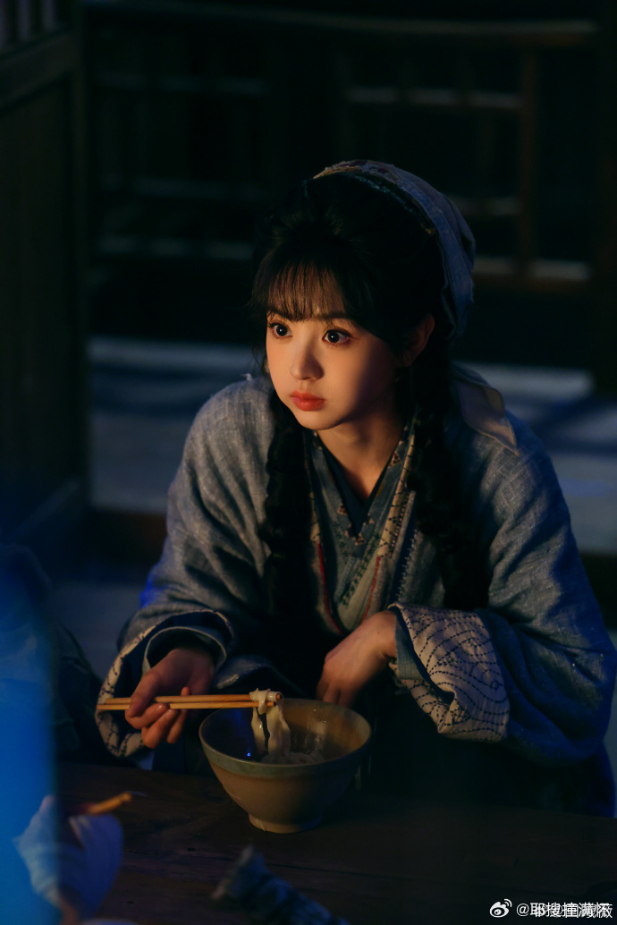 田曦薇午饭搭子是逐玉田曦薇樊长玉吃面条剧照 干饭时间，田曦薇喊你来吃面，她的午饭