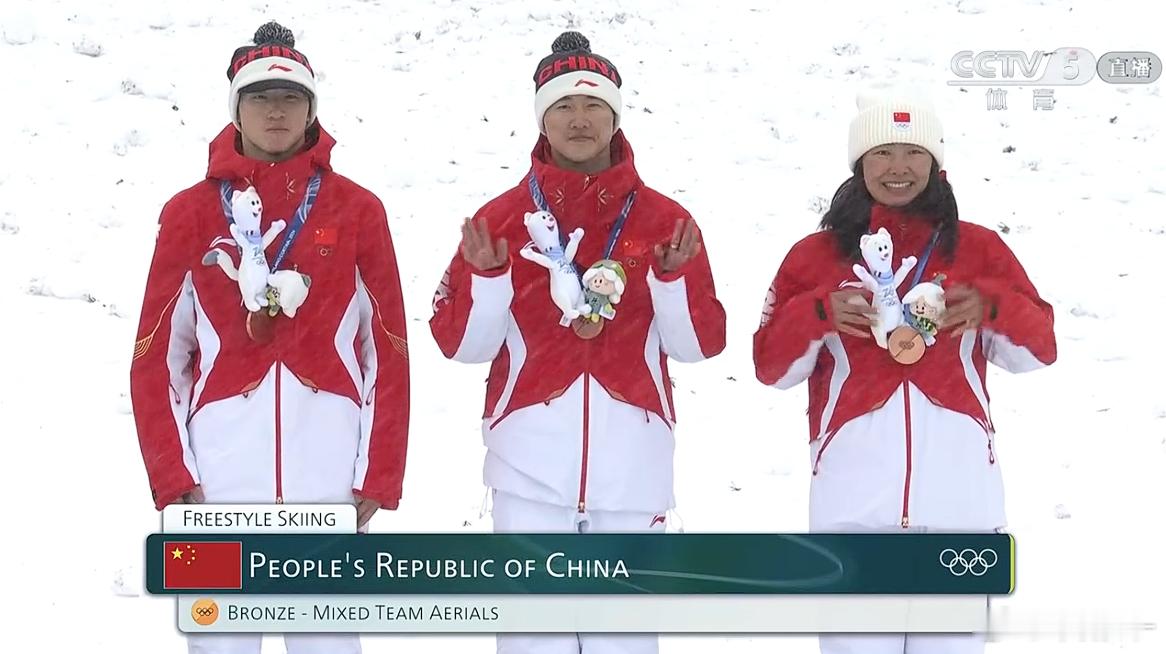 起码我们连续两届奥运会都拿了男女个人金牌，想想也可以了。恭喜中国队！中国空中技巧