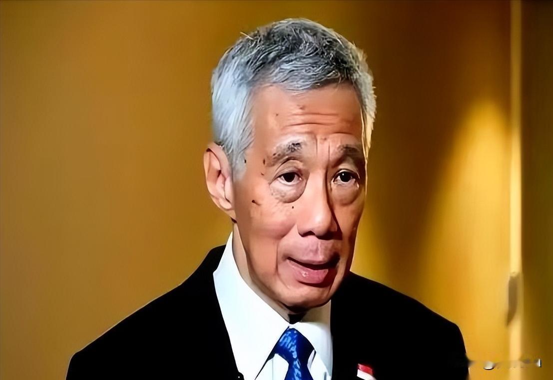 9月30日深夜，在新加坡港调度中心的雷达屏骤然黯淡。往日密如星群的货轮光点，此刻