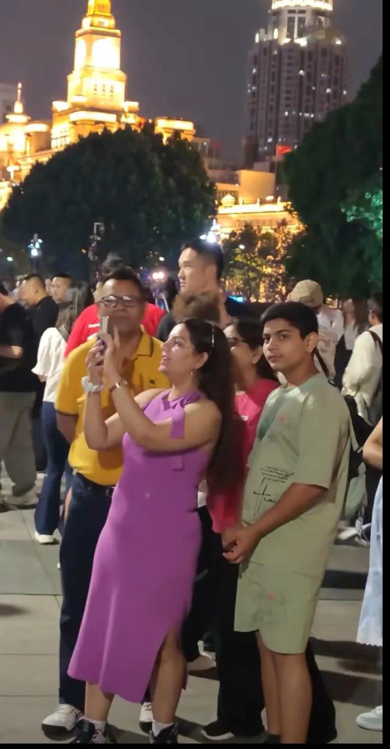 感觉这段时间印度来华旅游的人比较多，是不是和他们打仗后全国放10天假庆祝有关啊？
