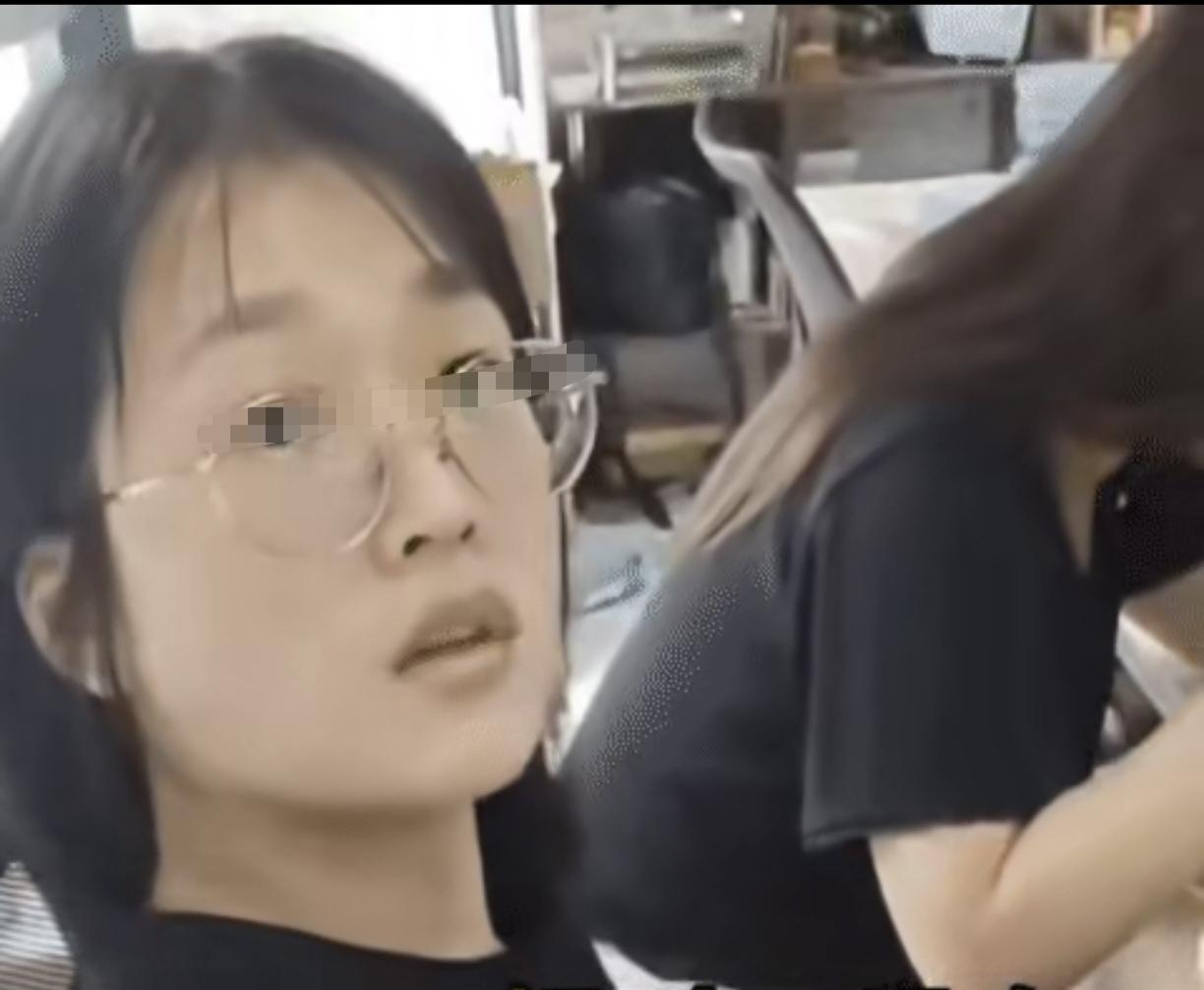 北京某写字楼一小仙女白嫖外卖这事啊再次让人明白了一个道理：人不可貌相！从网上流出
