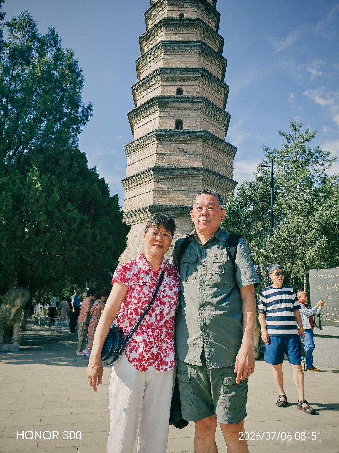 小学生课本里的雄伟宝塔，是我心中向往已久的地方。如今跨越千里来到延安与其同框，实