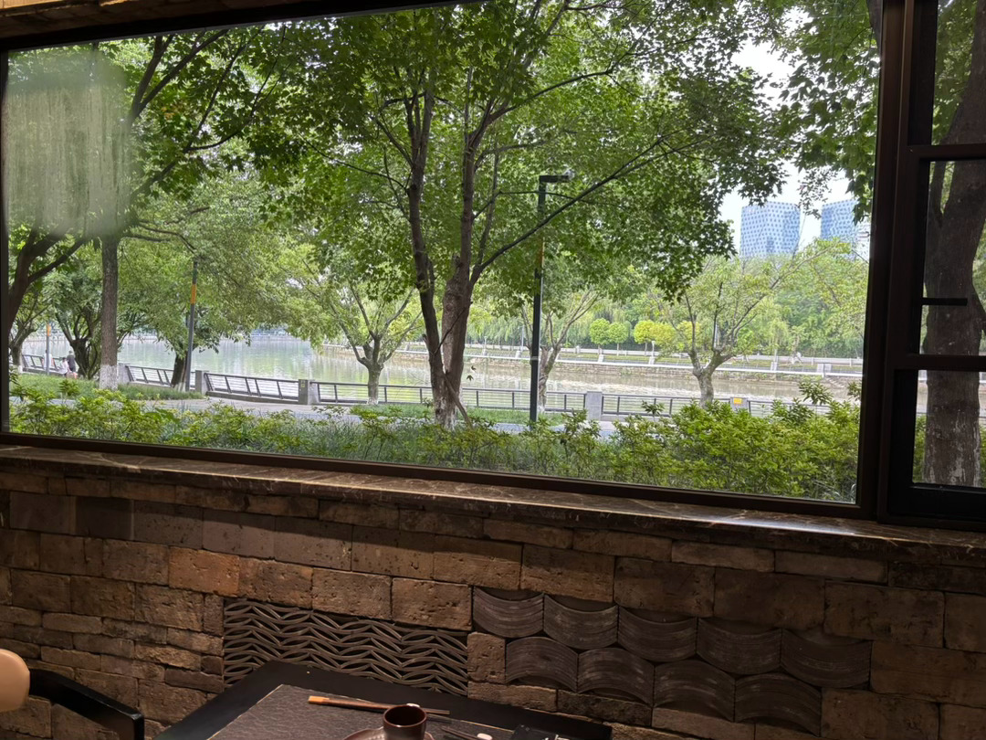烫火锅毛肚？鹅肠？老肉片？黄喉？排骨？鳝鱼？酥肉？发鱿鱼？等等，您最爱什么菜品？
