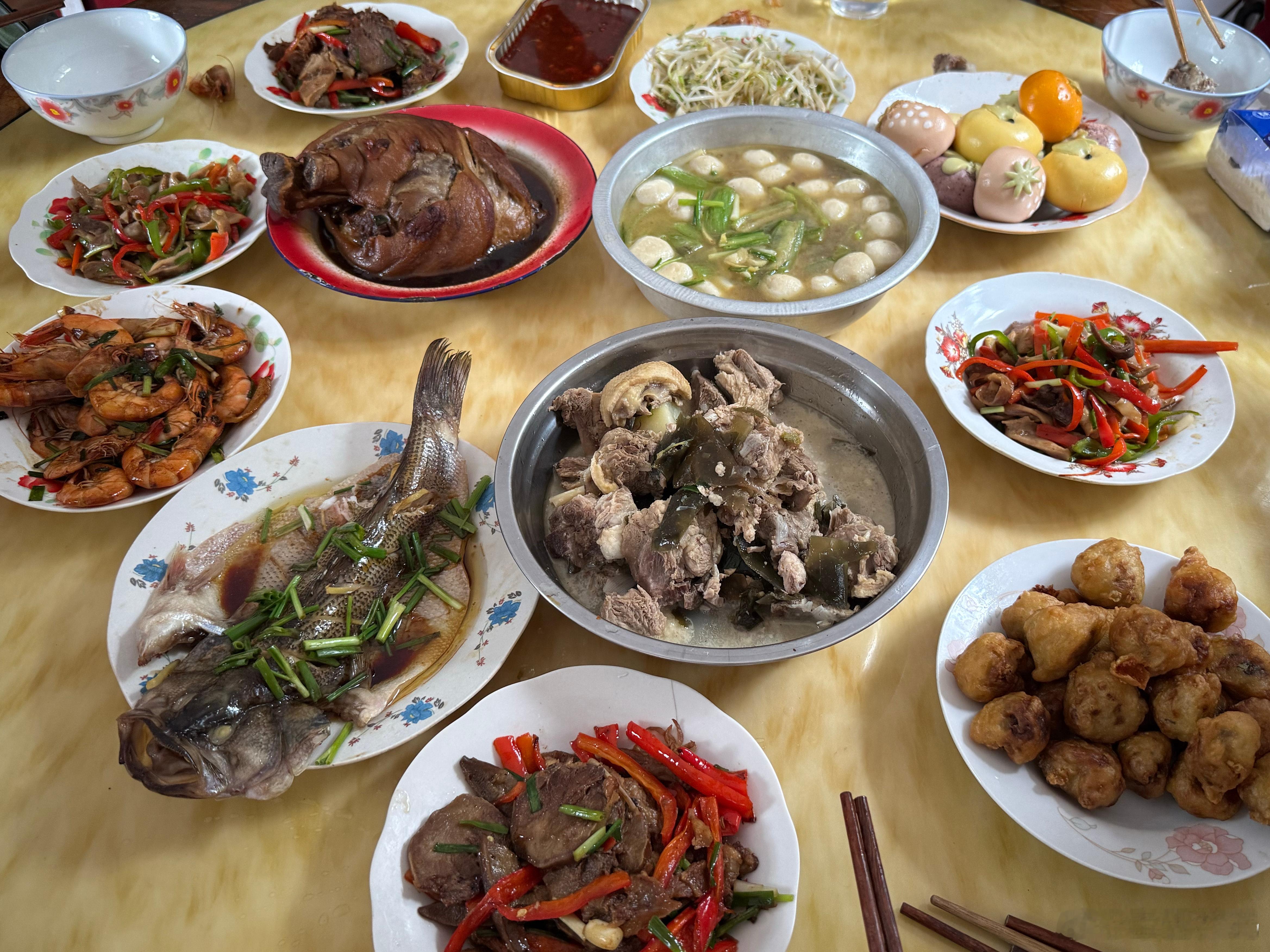 中午在对象老家吃饭，她表弟表妹都来了，一桌子居然有两个用魅族的，没想到聊魅族成了
