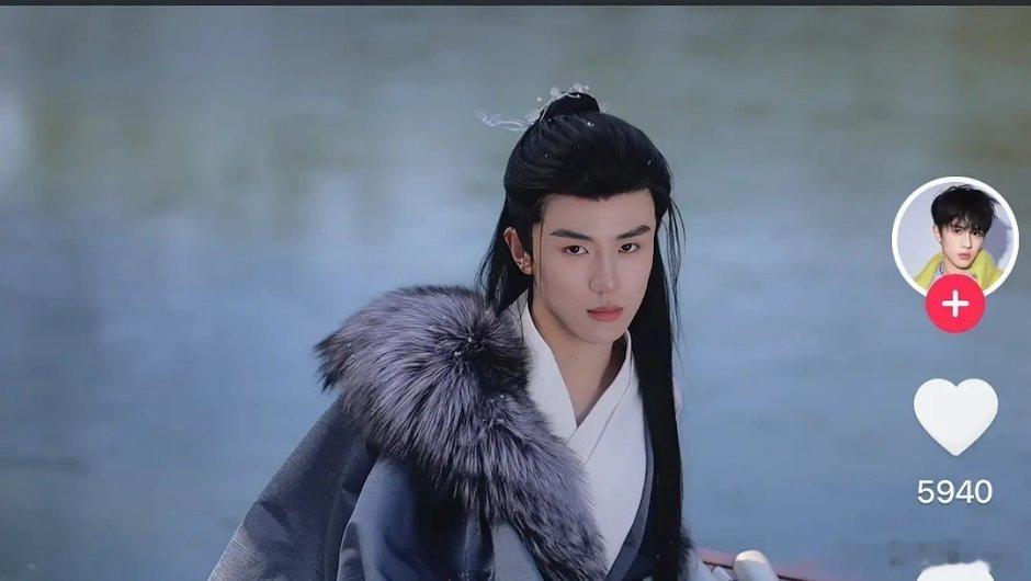 老露公司签的那个男主播 ，好像辣底男孩 