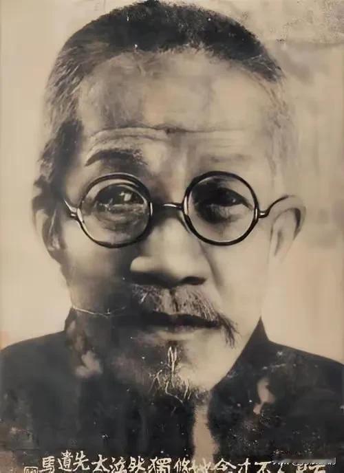 1929年，章太炎到杭州楼外楼吃饭，碰到了蒋介石和宋美龄，双方见了面也不打招呼，