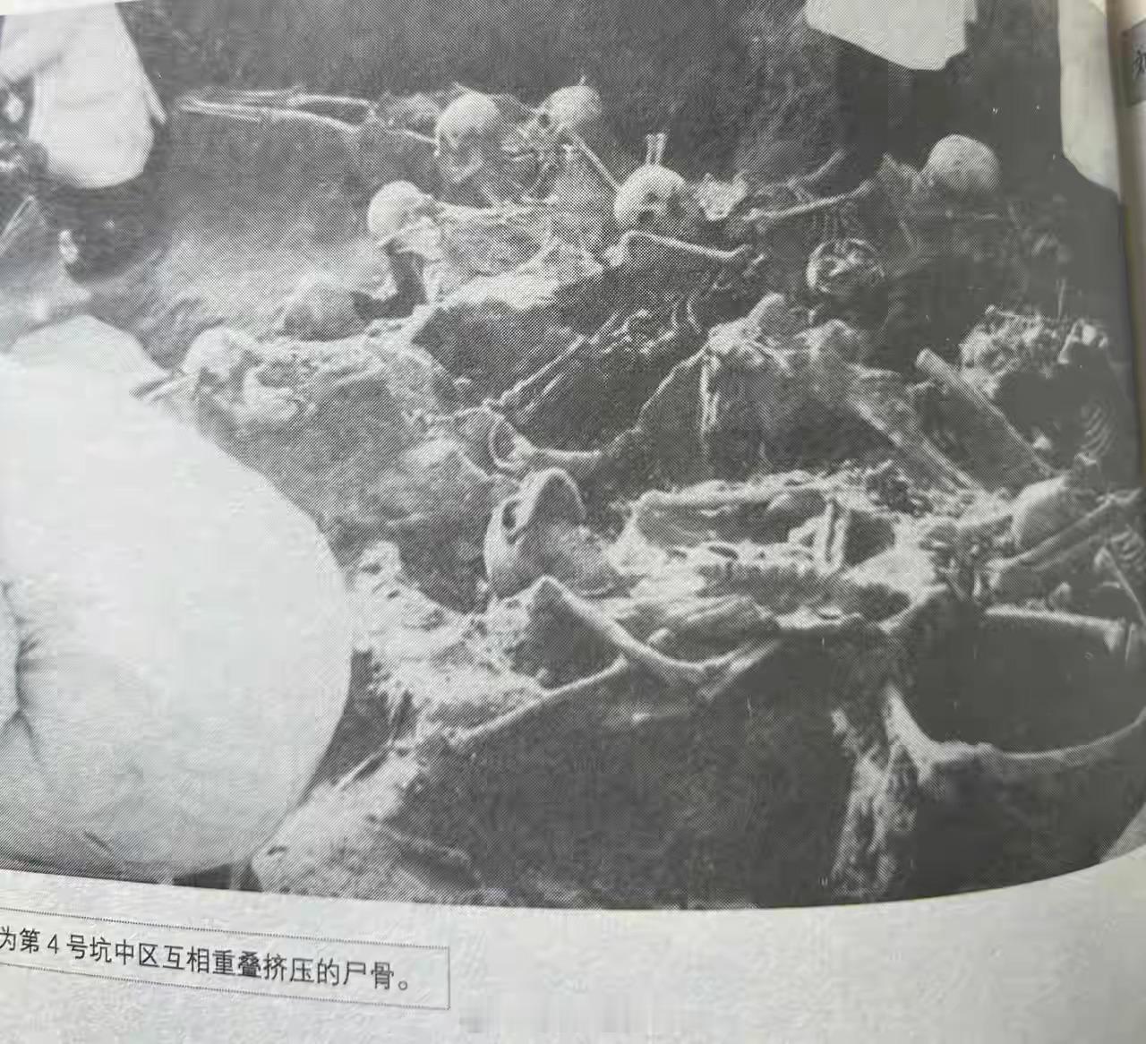 1938年，汉口。侵华日军在刘店乡荒地每月杀60余人。数年间杀戮无辜平民4000