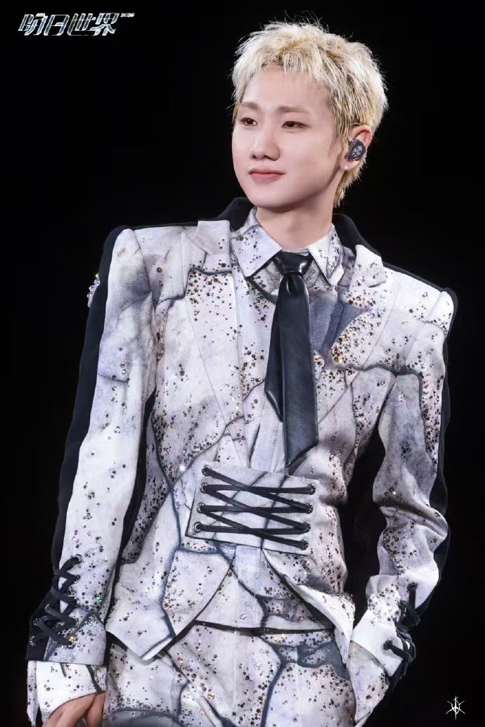 汪苏泷和声老师演够了让我演两集汪苏泷你俩有点暧昧了 谁能拒绝这么可爱的互动呀，牵