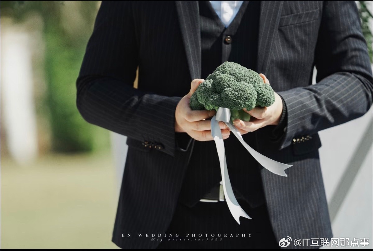 黄子韬 抛西兰花抛西兰花是有什么美好的寓意？祝福黄子韬徐艺洋新婚快乐甜蜜如初。 