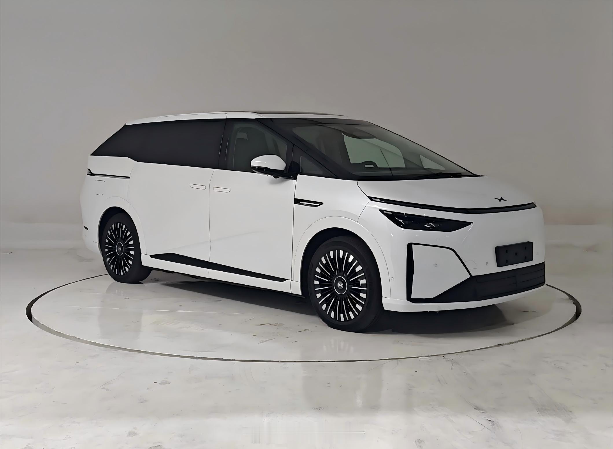 工信部公布第401批新车目录，26款纯电小鹏X9亮相。车身尺寸比之前的纯电版本长