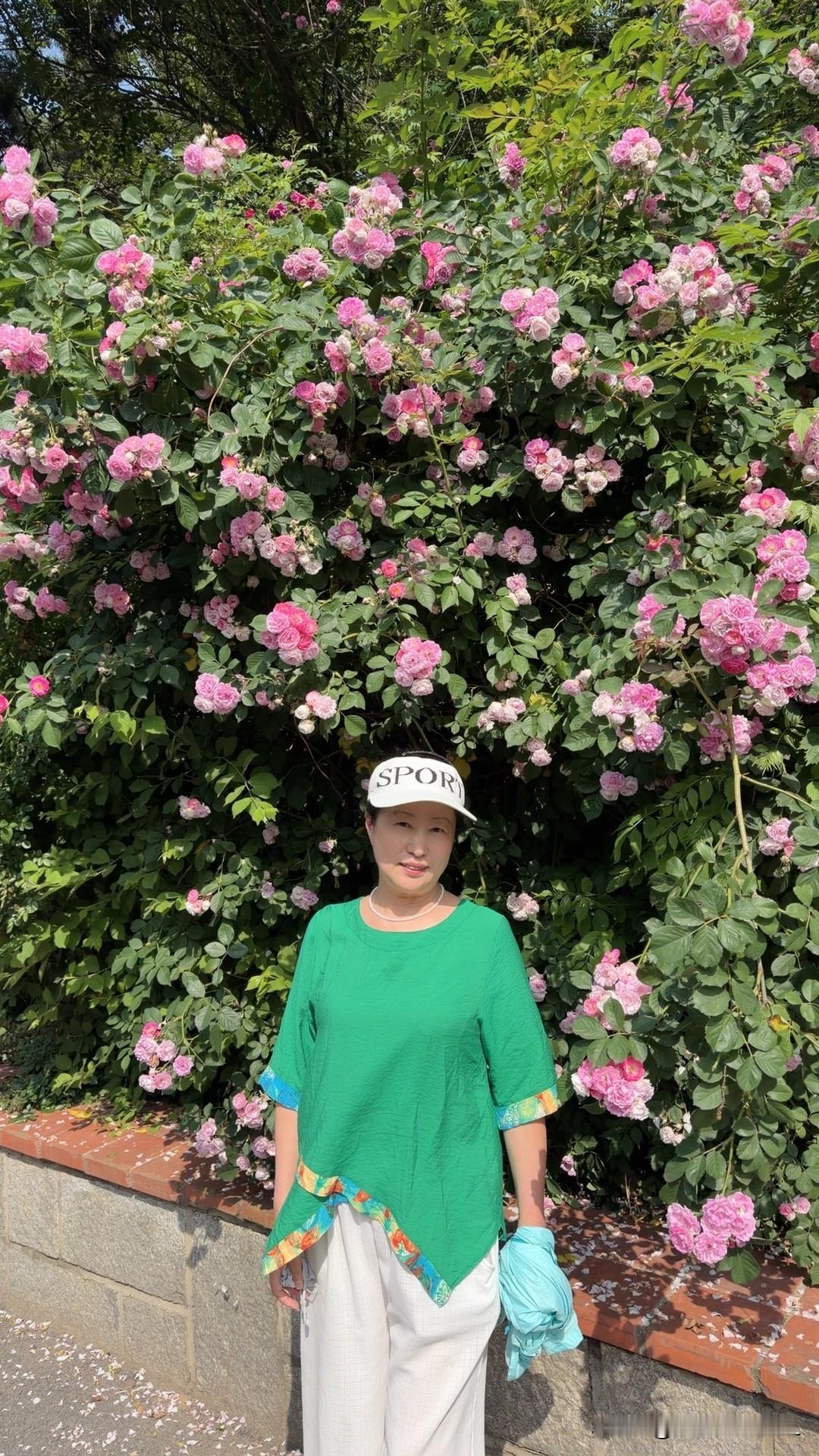 赶海太快乐了。
今天是阴历的五月初一，退大潮。

女儿下午没有课，我和女儿一起来