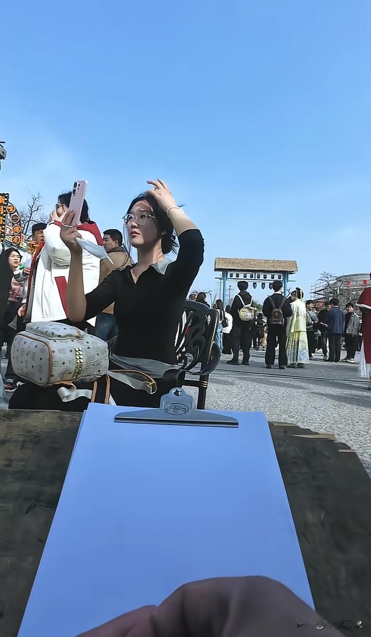 第一天营业，第一位顾客，街头画画