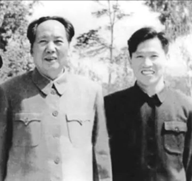 毛主席的五大秘书，结局如何？
 
第一：江青
1991年5月14日，江青在狱中趁