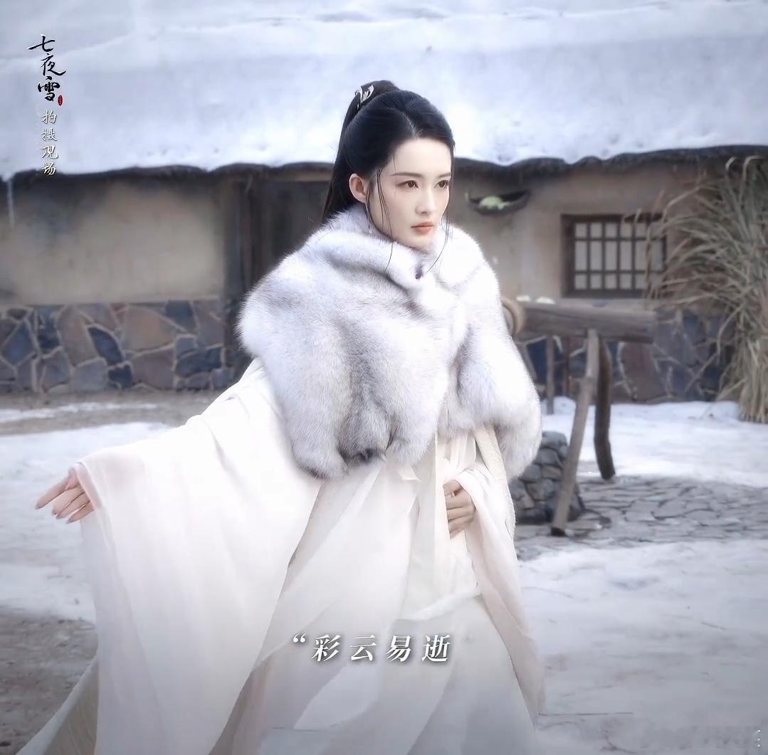 #李沁新剧每一帧都出片# 踏入《七夜雪》的世界，李沁的每一帧画面都如同古卷中走出
