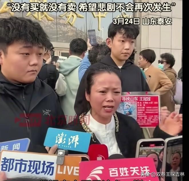 姜甲儒妈妈发声：希望买卖永远同罪。
去年9月抢姜甲儒的罪犯，一审判主犯曾某孩死刑