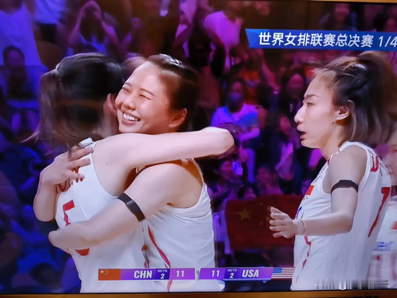 中国女排战胜美国女排挺进四强！
中国女排面对美国女排，发生了什么让全场沸腾了？