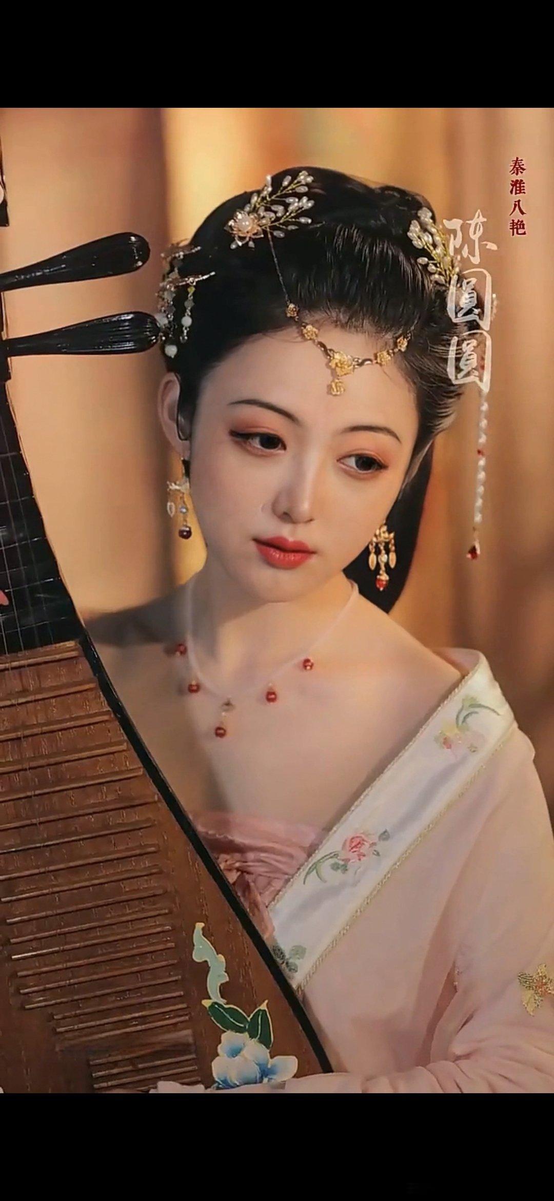 #情爱日记[超话]#                     《幽怨》幽怨无端托