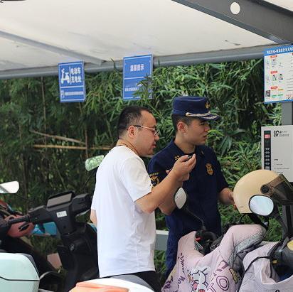 “这就是欠薪不给的下场！”浙江金华，一男子多次向老板讨要1.5万元工资，老板拒不