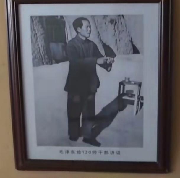 心酸一幕！摄影师拍下伟人毛主席珍贵画面（1938-1943杨家岭）。

陕西延安