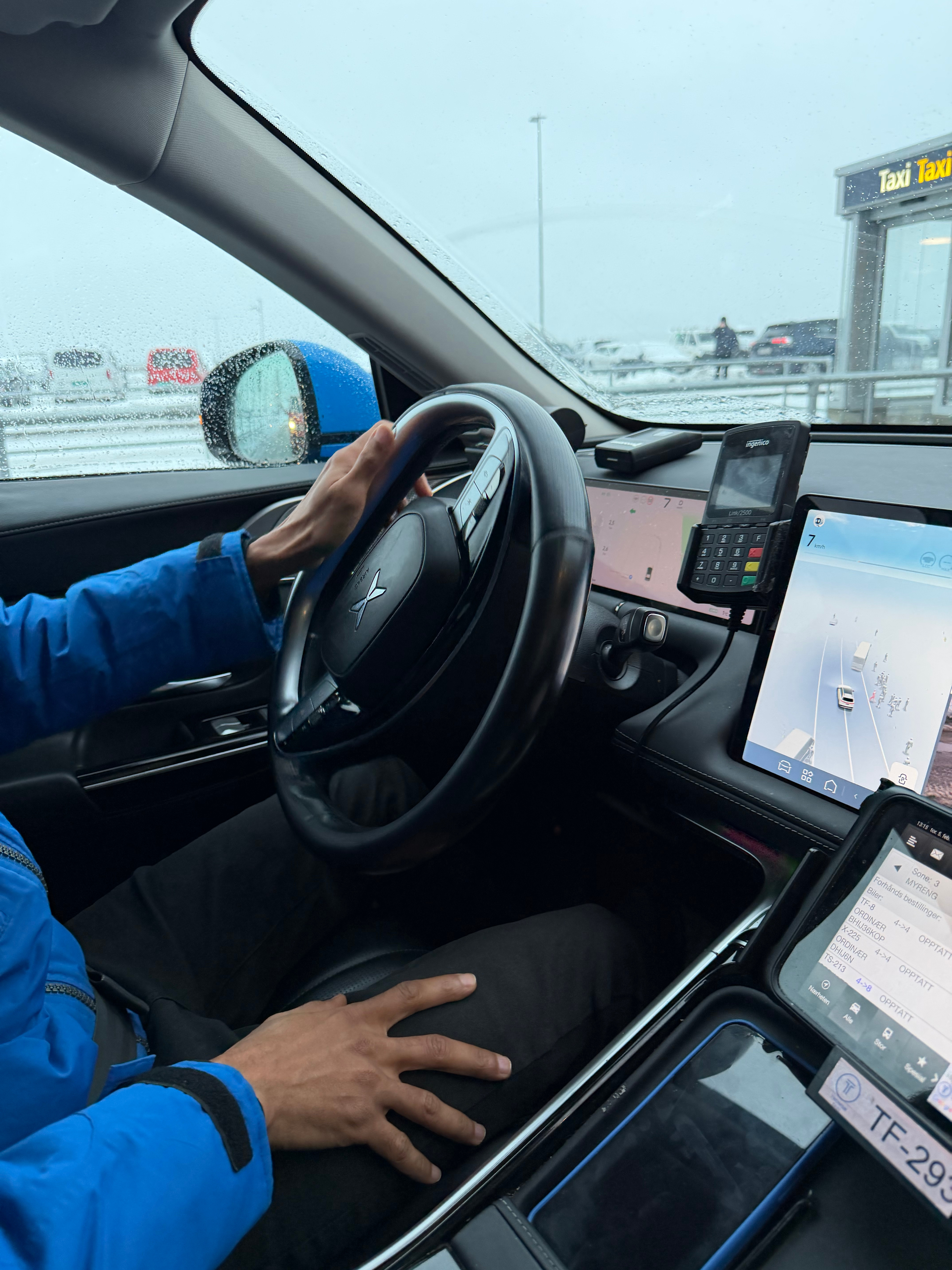 挪威边陲小城的出租车是XP G9，170000w挪威克朗，没听清有没有其他税，对