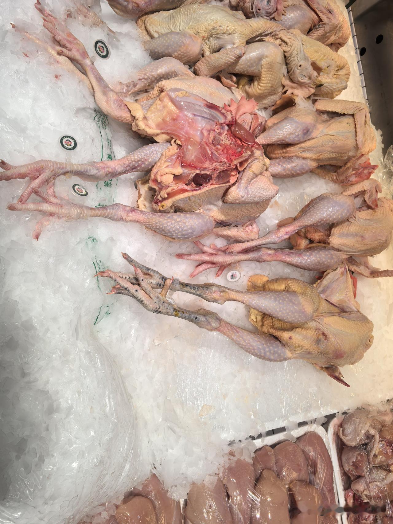 “没想到买只鸡都有那么多的讲究。平常没咋买过菜，今天送过孩子媳妇让顺手买了只鸡回