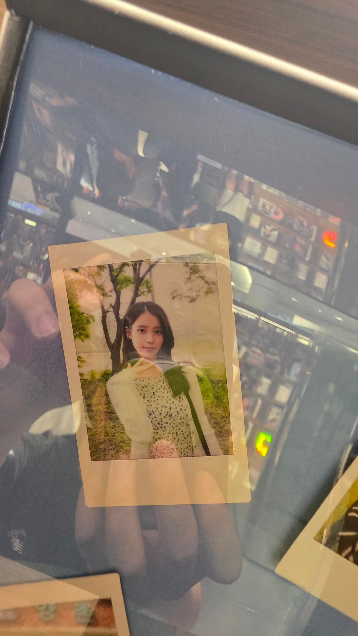 250918 IU 十七周年拍立得展快闪店新增 ​​​