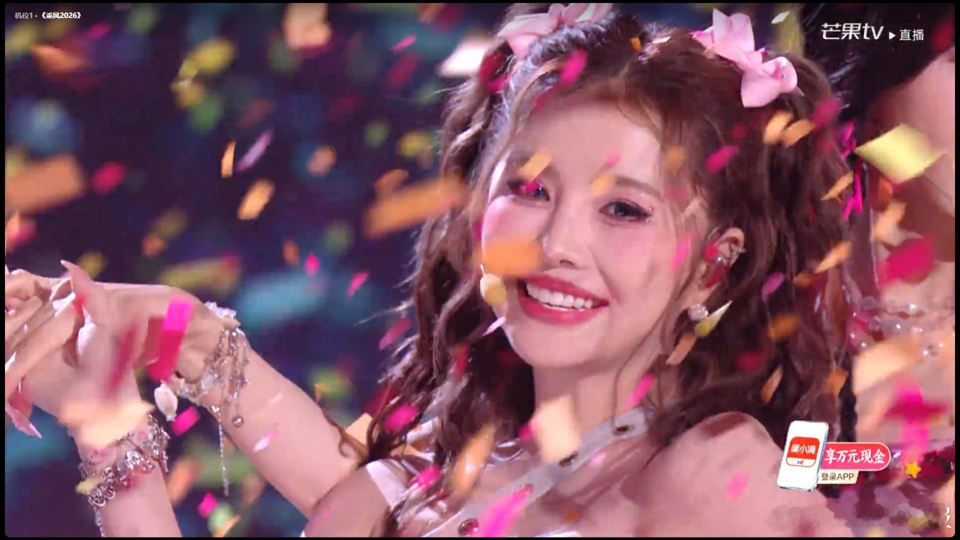 安崎表情管理神来的 安崎的表情管理真的没得挑！《彩虹的微笑》舞台甜度超标，眼神笑