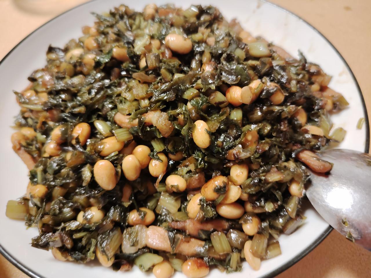 早餐和午餐可以合成一餐吗? 年底又开始做酸菜、腌雪里红了。肉丁、黄豆、雪里红加糖