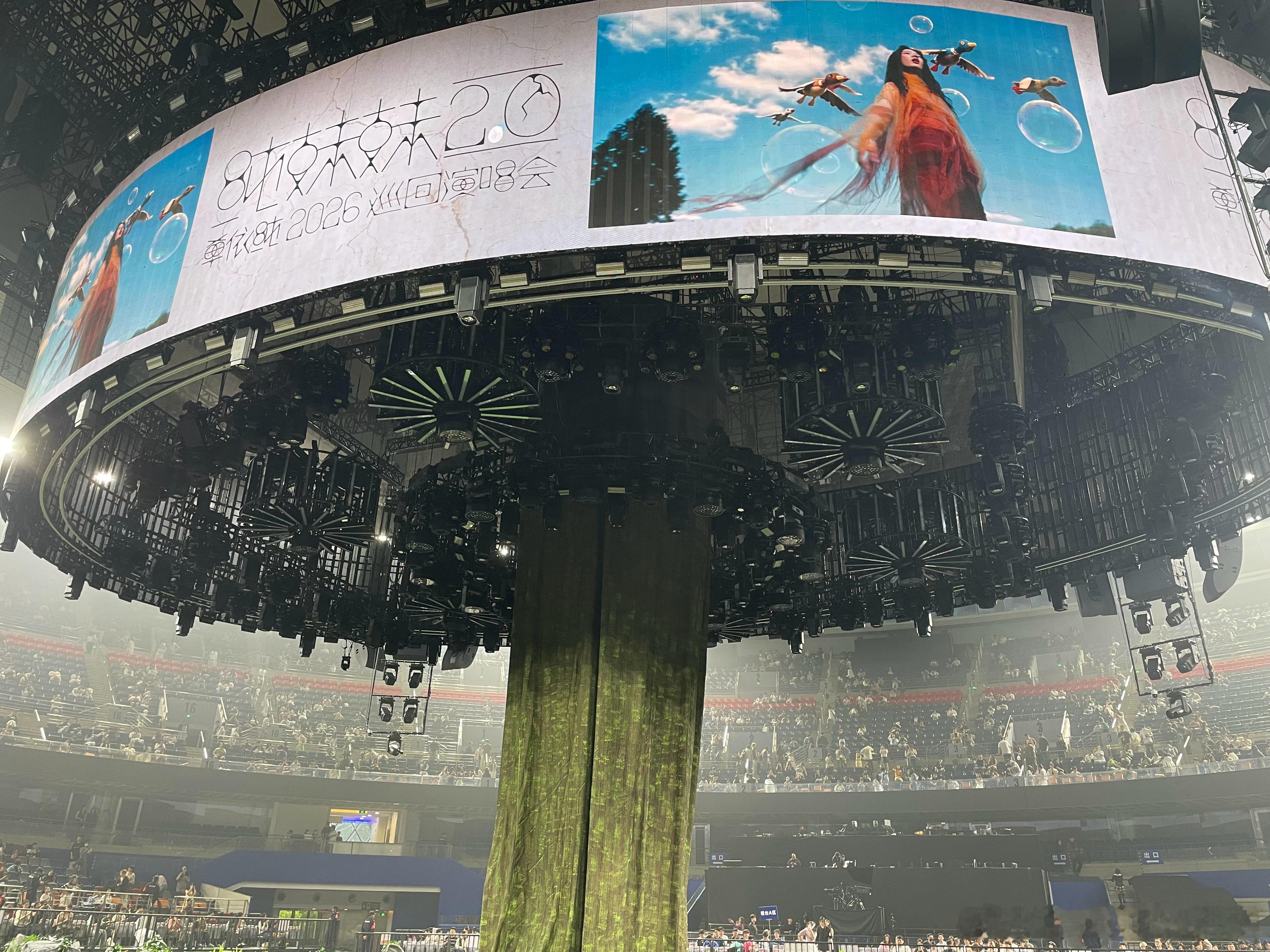 我就这么听着《还有什么更好的》来到风暴中心听说今晚新增《纤维》《分身》《另一种答