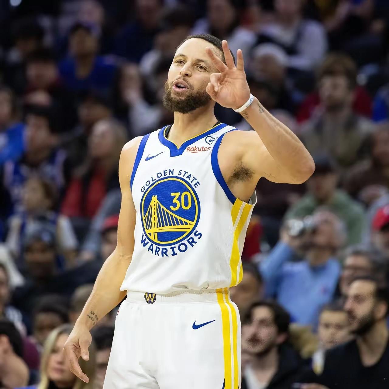 库里就是三分的神库里是历史顶级的得分能力，他的三分手眼协调属于联盟天花板级别。勇