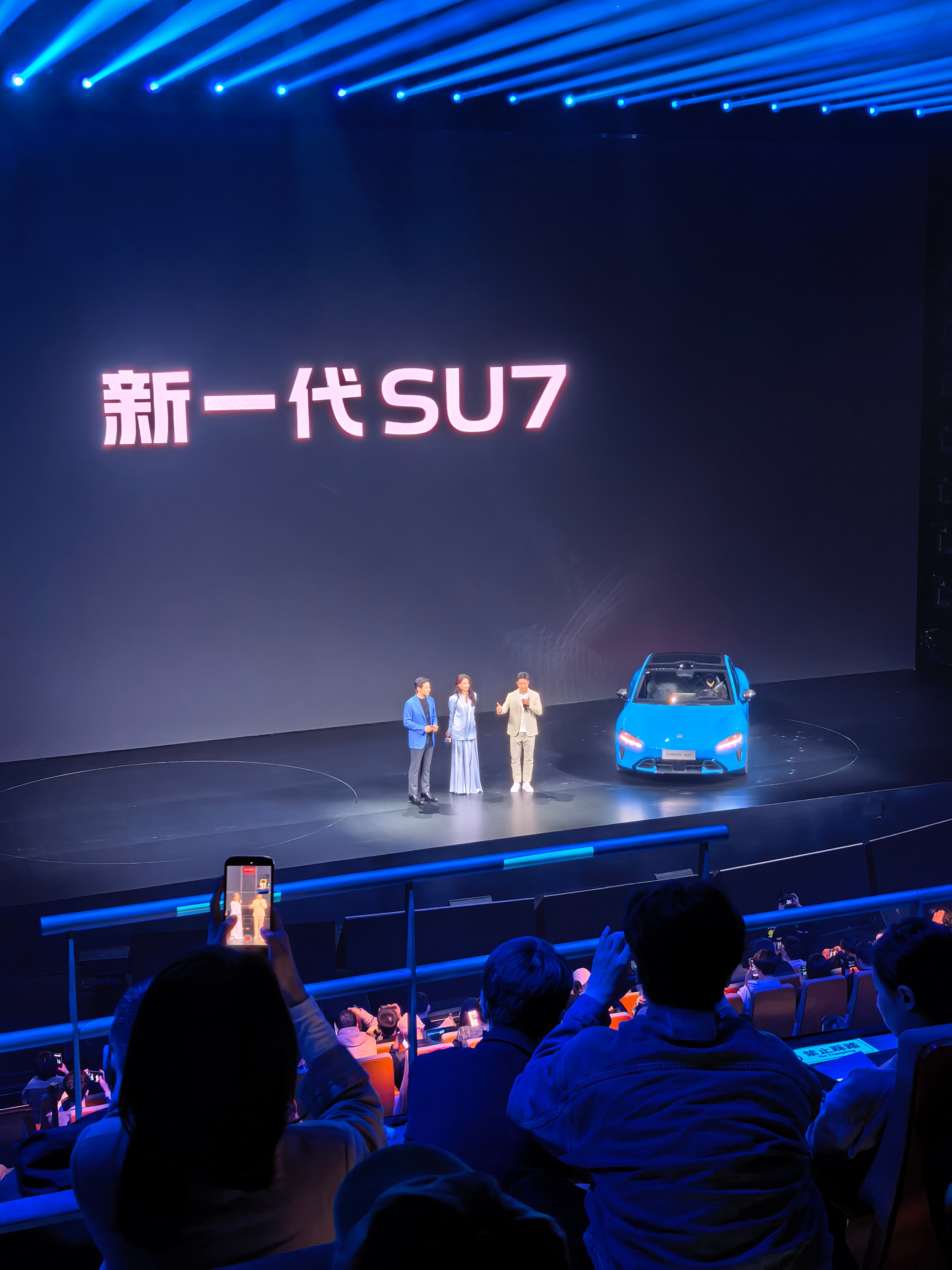 我是村里第一个看到的，SU氏家族同框：新一代小米 SU7、舒淇、苏炳添 