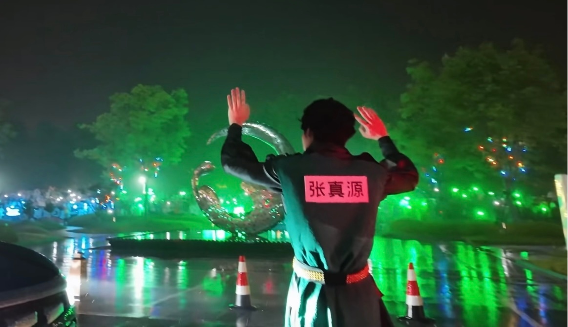 绿的震撼…宝宝一直对着绿海挥手鞠躬😭张真源奔跑吧5分钟vlog张真源应援色二代